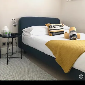 Holiday home Stylish Property, Off Street Parking,pet Friendly, Bath